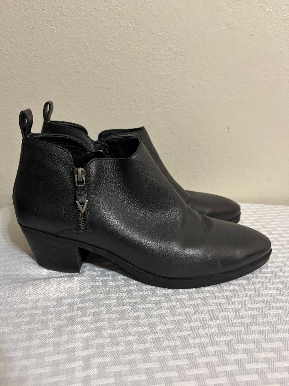 VIONIC CECILY LEATHER WATERPROOF ANKLE BOOTS SIZE 10